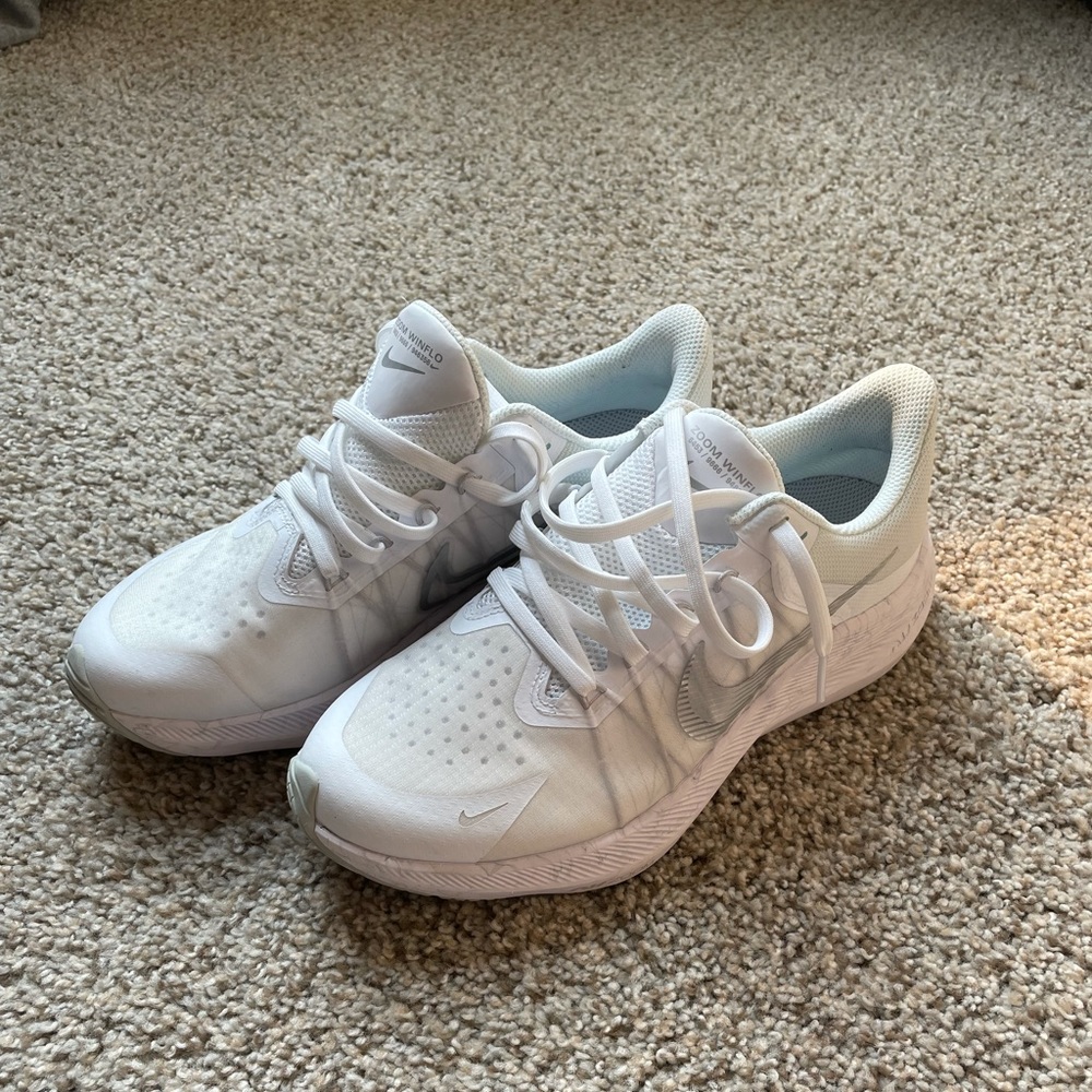 nike tennis shoes